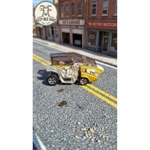 Die-Cast MetalToy Car Hot Wheels Motor Psycho (Popcycle), Gold and Brown variant